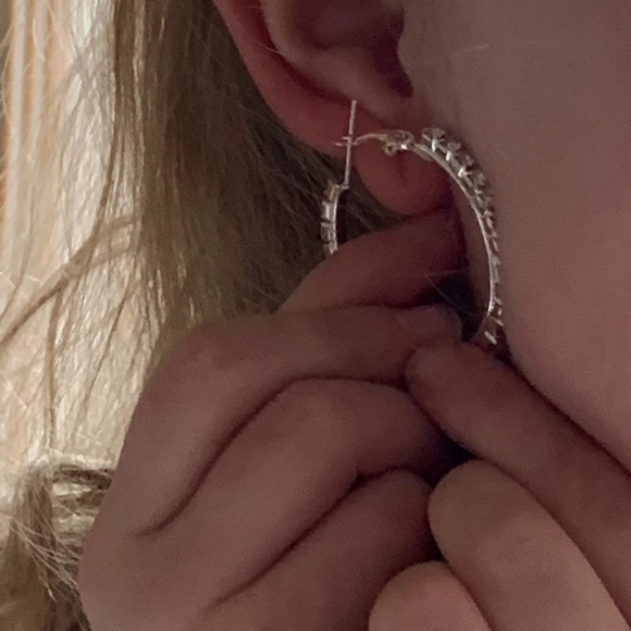 New Hoop Earrings These are nice! CAN BUY FOR LESS IF BUNDLING - Picture 2 of 3
